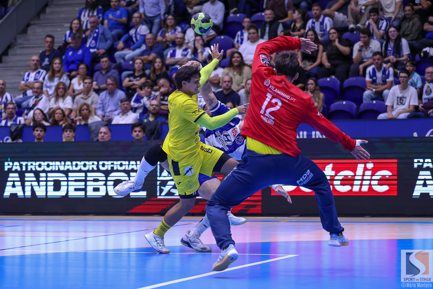 Andebol: FC Porto vence ABC de Braga por 39-24 e iguala Sporting no topo da classificação.